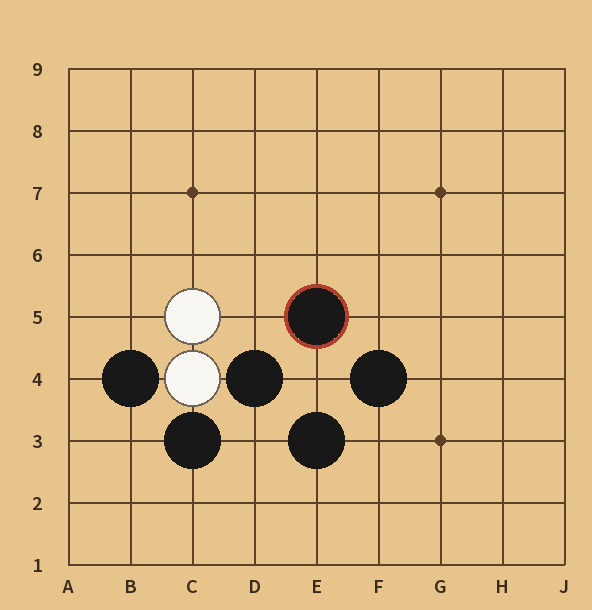 흑 D4, 백 C5, 흑 E5 뒤. 백 E4가 잡혔다